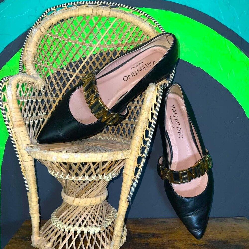 Valentino Designer Flats by Mario Valentino Claudia Logo Strap Flat size 7.5